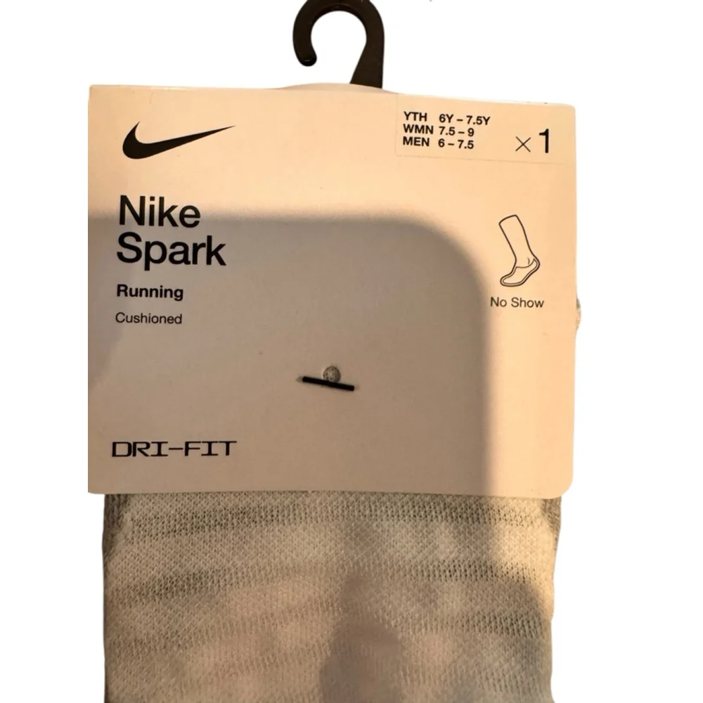 Women's 2 pairs Nike Spark White Grey Running No Show Socks size 7.5-9